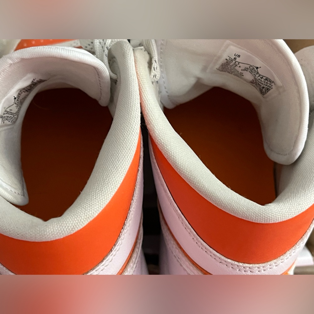 Air Jordan 1 Mid SE Bright Citrus Women’s Size 6 Electro Orange in Box - Picture 16 of 16